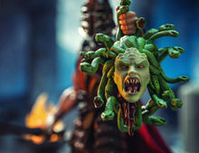 Load image into Gallery viewer, FIGURA OBSCURA: Medusa
